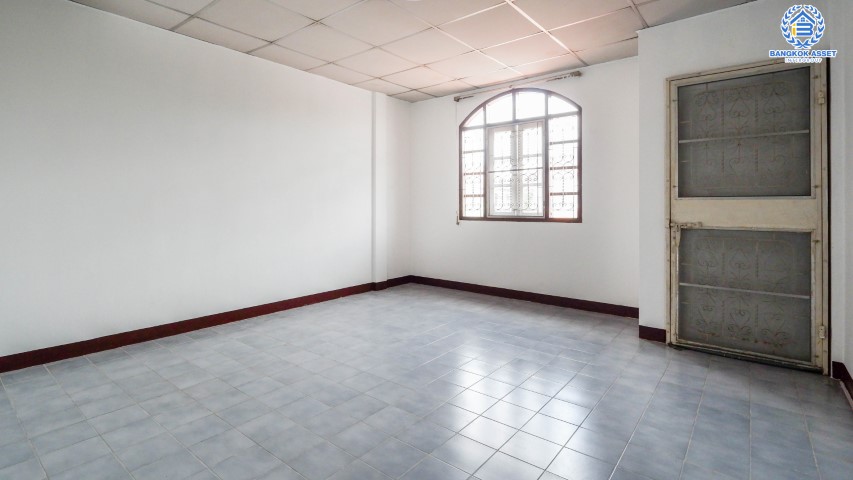 ทาวน์เฮ้าส์มือสอง ม.บัวทอง1 บางใหญ่-เซ็นทรัลเวสต์เกต เนื้อที่ 20 ตร.ว. ฟังก์ชัน 2 ห้องนอน 1 ห้องน้ำ บ้านพร้อมเข้าอยู่ บนทำเลศักยภาพ  ทำเลทอง!! เดินสะดวก เชื่อมต่อถนนหลายเส้นทาง ใกล้รถไฟฟ้าและทางด่วน ราคาสุดคุ้ม ห้ามพลาด!